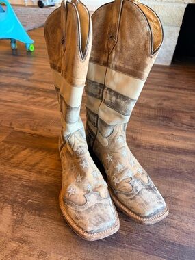 Roper Tan and Cream Star-Embroidered Cowboy Boots